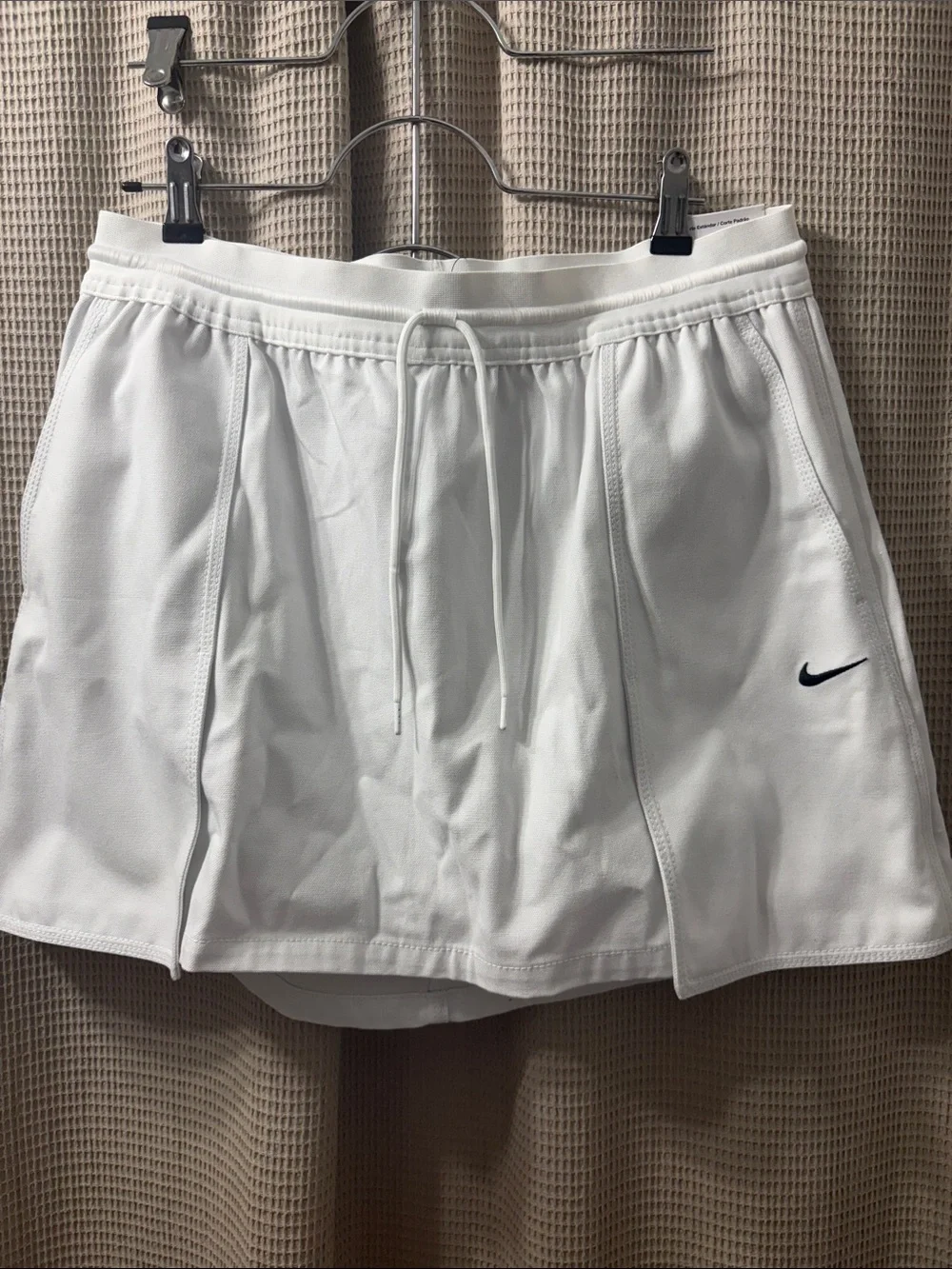 Nike White Women's Athletic tennis skirt  with Drawstring Waist